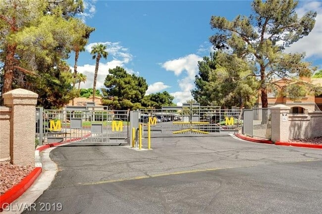 Building Photo - 220 Mission Newport Ln