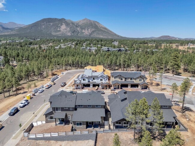 Building Photo - Gorgeous Flagstaff Property