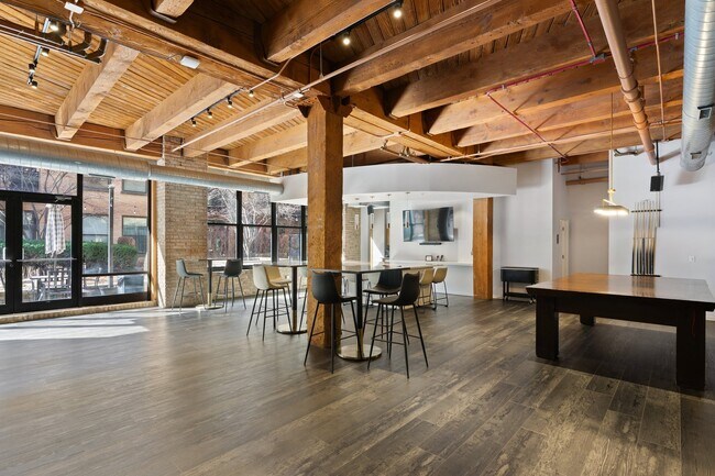 Building Photo - 1040 W Adams St