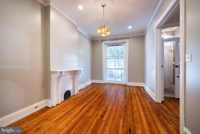 Building Photo - 206 S 43rd St
