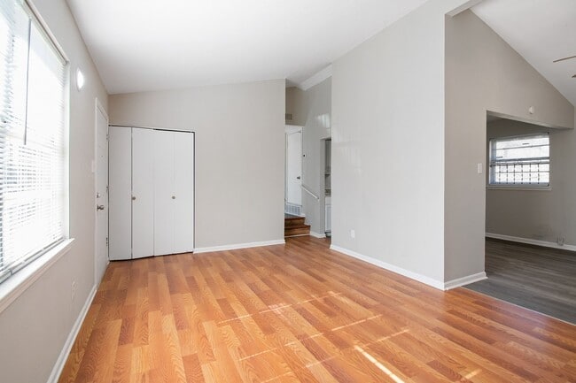 Building Photo - Renovated Rental in Westwood