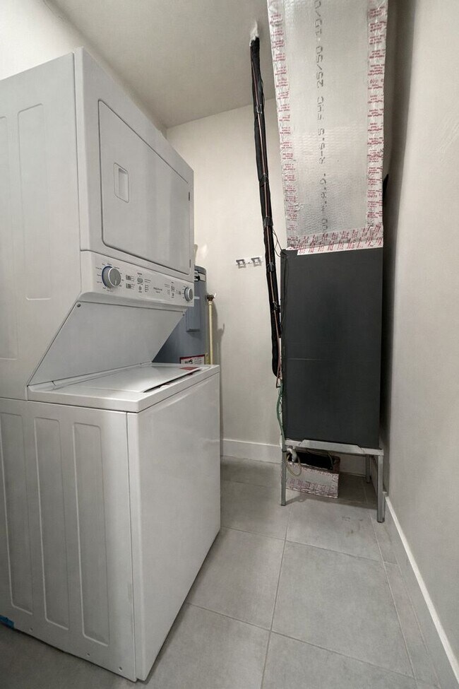 Building Photo - 3221-3409-3409 SW 8th Pl