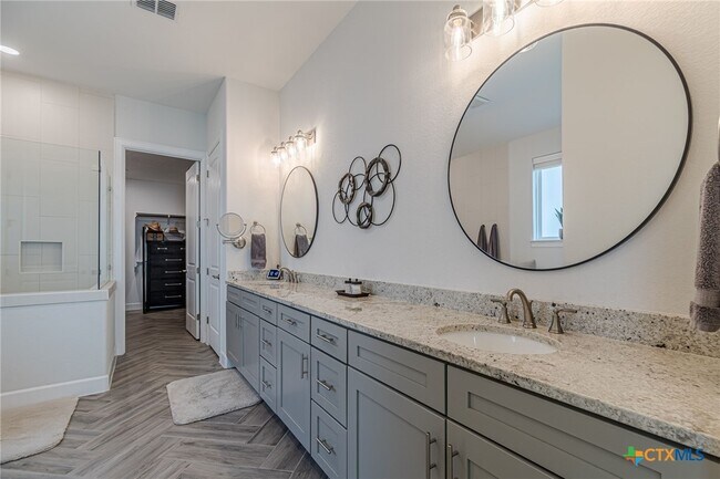 Building Photo - 1435 Dancing Oak Ln