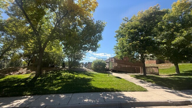 Building Photo - Charming 2 Bedroom Nestled in Discovery at...