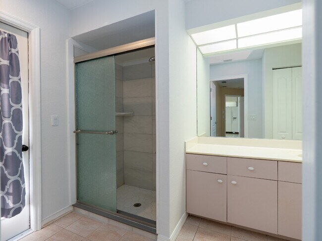 Building Photo - RENT THIS HOME WITH ZERO DEPOSIT