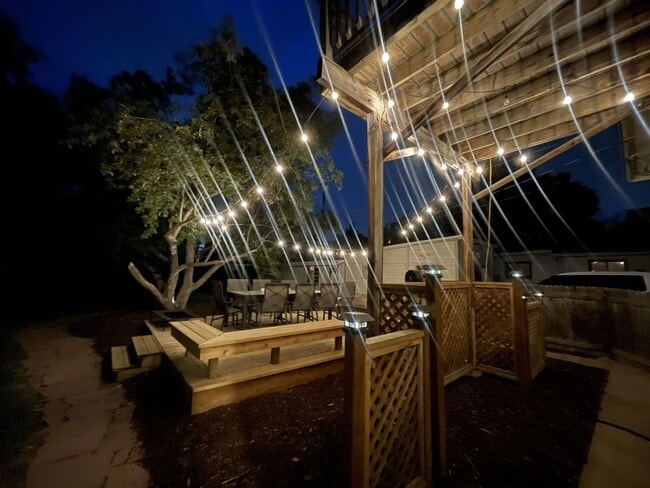 Building Photo - LITTLETON CHARM!!! CORNER LOT, BRICK HOME WITH GARAGE, AVAILABLE NOW, $0 DEPOSIT OPTIONS