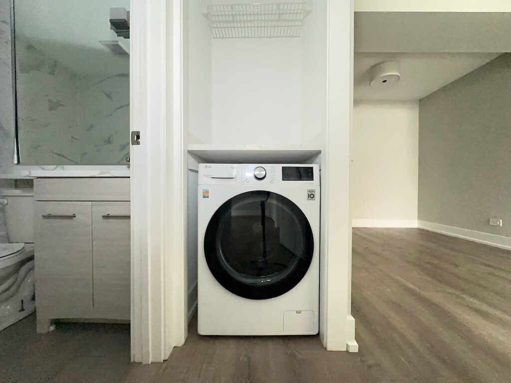 Building Photo - 509 W Barry Ave