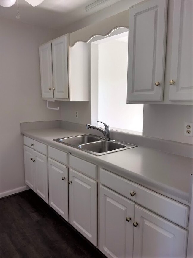 Building Photo - 29 Lakeshore Terrace