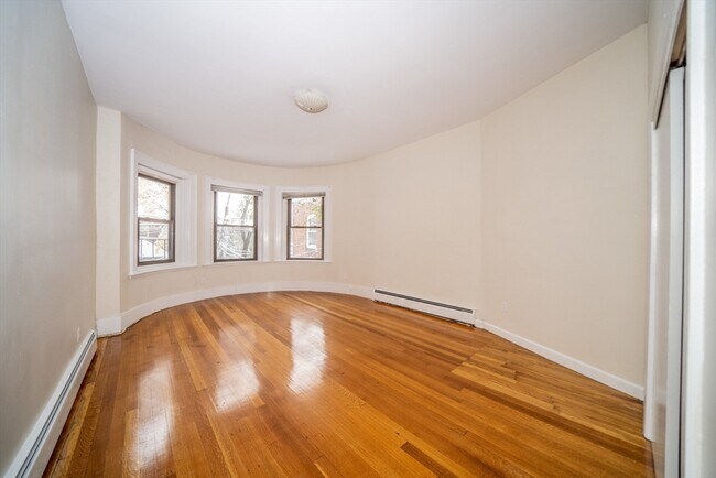 Building Photo - 1728 Beacon St