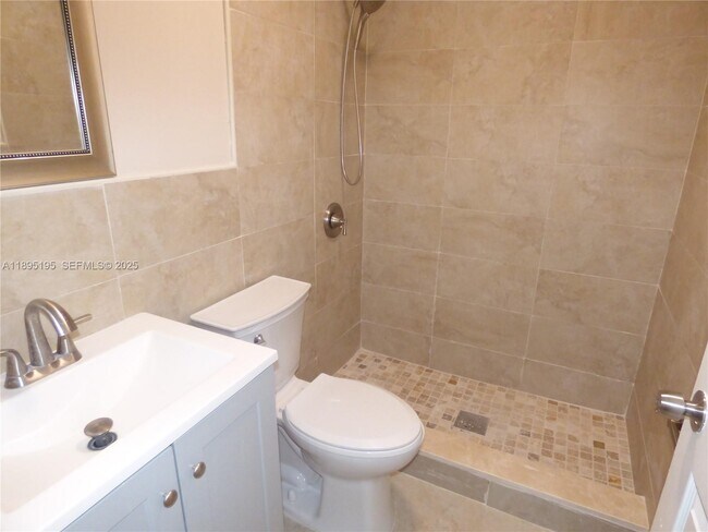 Building Photo - 19121 NE Miami Ct