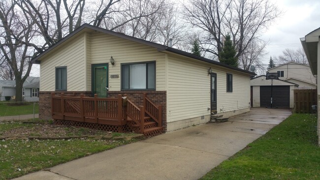 Building Photo - 14896 Alberta Ave