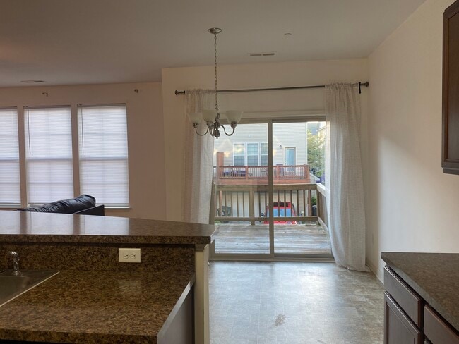 Building Photo - 72 Zenith Loop