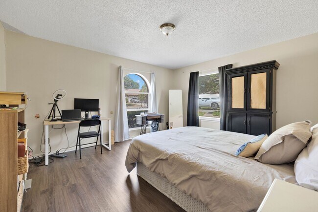 Building Photo - Discover Old World Charm in Northern Hills!