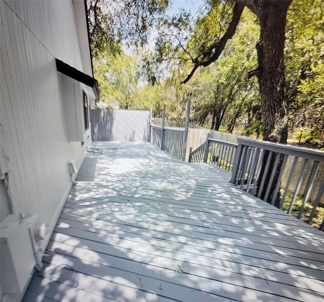 Building Photo - 12021 Shady Springs Rd