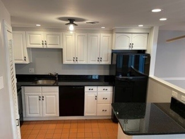 Building Photo - 1BR in Georgetown East Village WITH PARKIN...