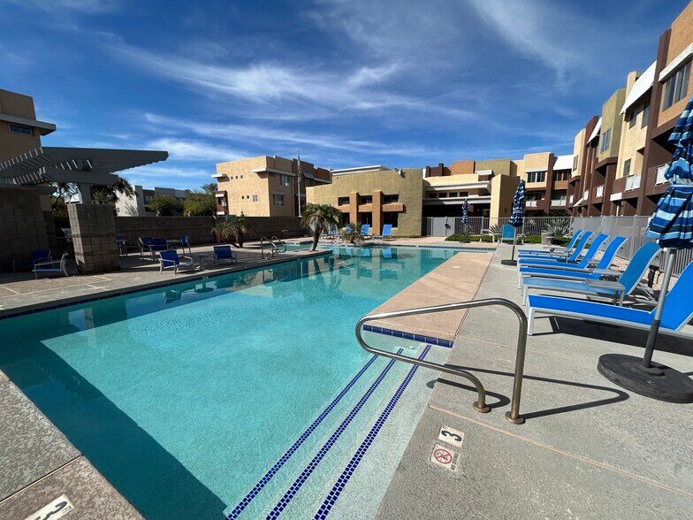 Building Photo - 6605 N 93rd Ave