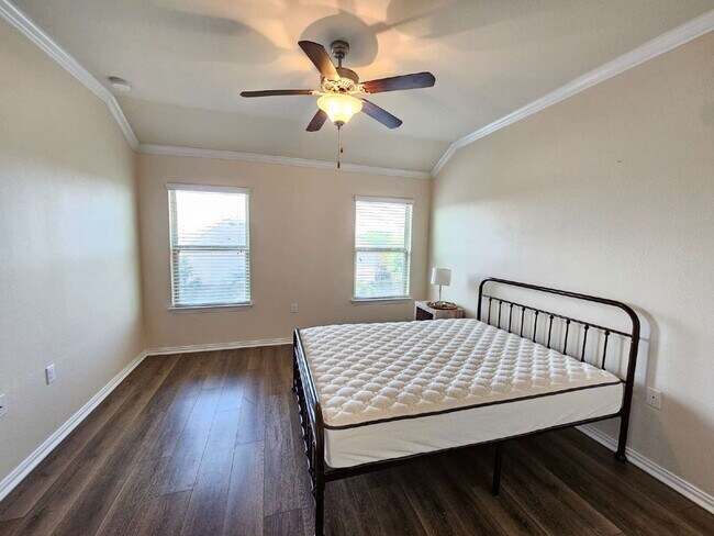 Building Photo - 5601 Little Theater Bend