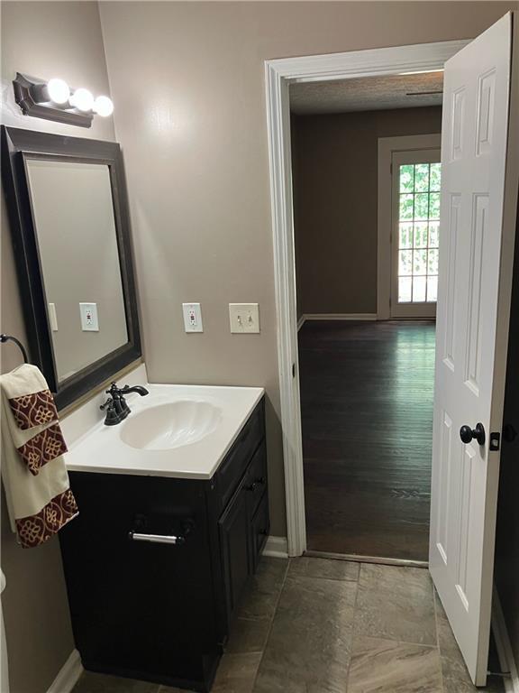 Building Photo - 1215 Oak Forest Ct SW