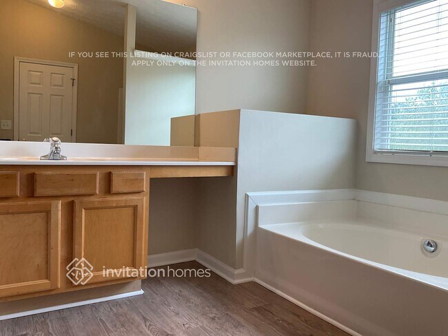 Building Photo - 511 Pondweed Dr