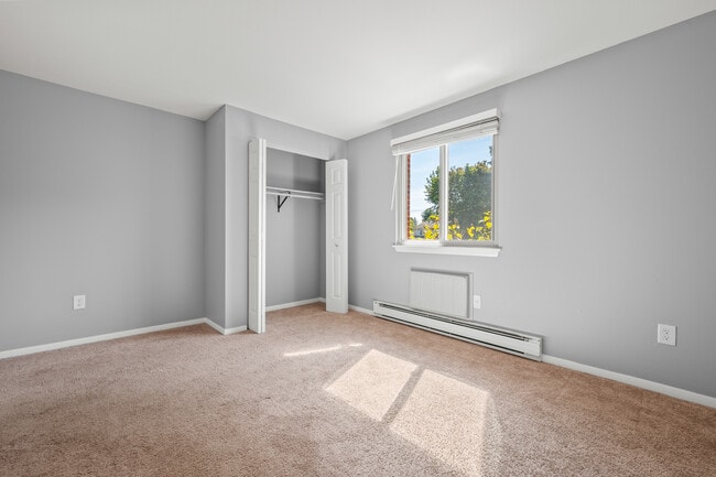 Building Photo - Pembrooke Court Apartments