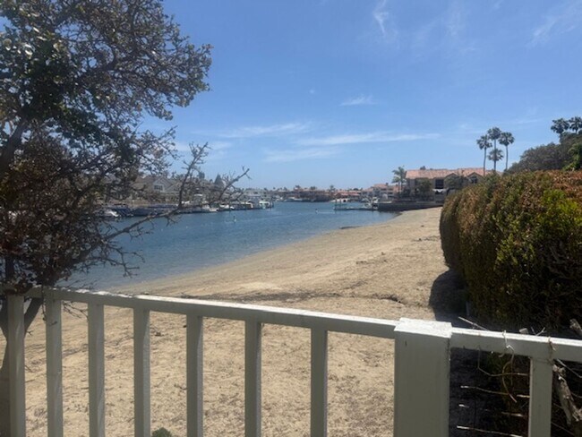 Building Photo - Unique Condo in Huntington Harbor