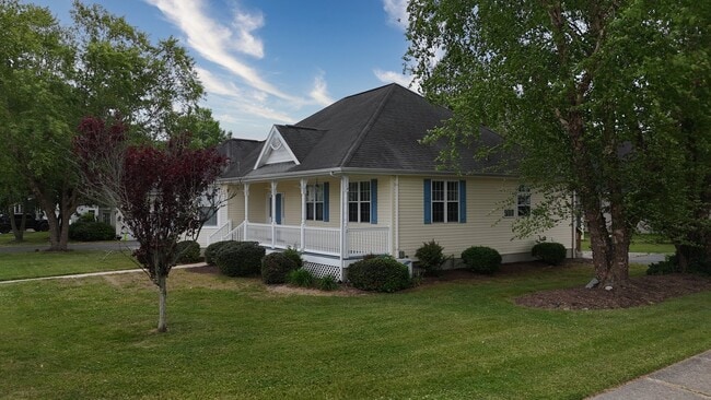 Building Photo - 204 Henrys Mill Dr