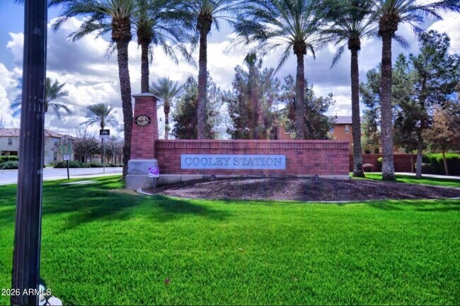 Building Photo - 3701 E Hans Dr