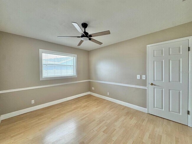 Building Photo - 6316 Lake Sunrise Dr