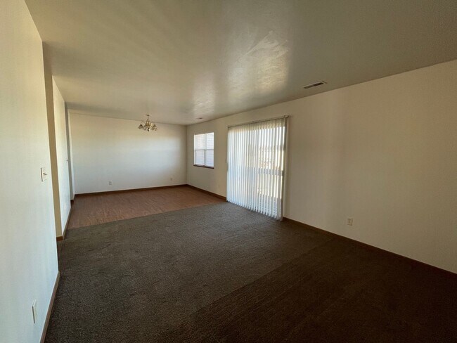 Building Photo - 217-D Tanglewood