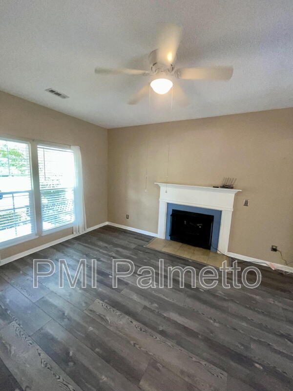 Building Photo - 116 S Mercer Dr