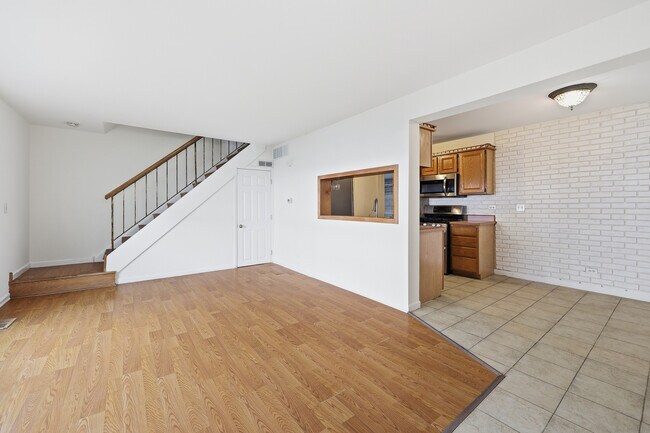 Building Photo - 377 Farmingdale Cir