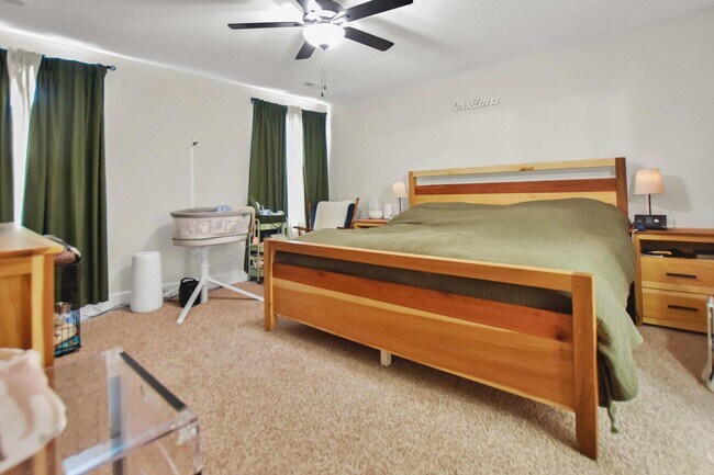 Building Photo - Pet Friendly Three Bedroom on Acre!