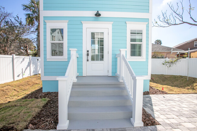 Primary Photo - Studio Apartment in Daytona with Beach Vie...
