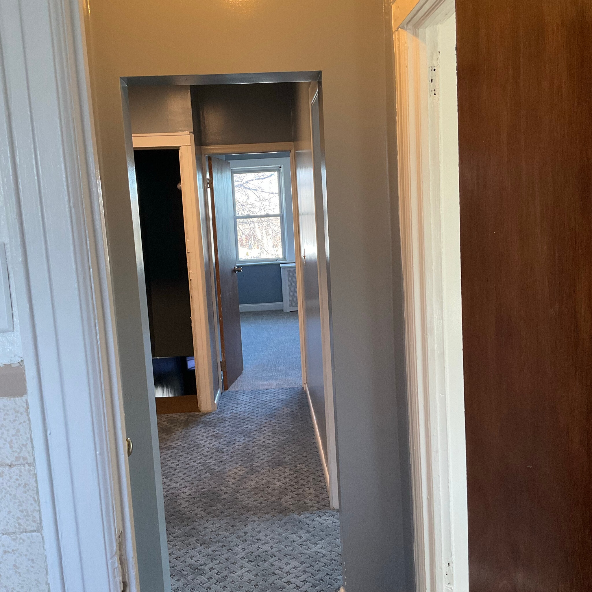 Apt 2 hall - 4137 Boyd Ave