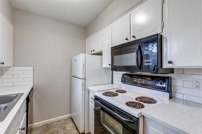 Building Photo - 3459 Greystone Dr