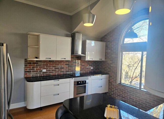 Building Photo - 755 Golf Ln