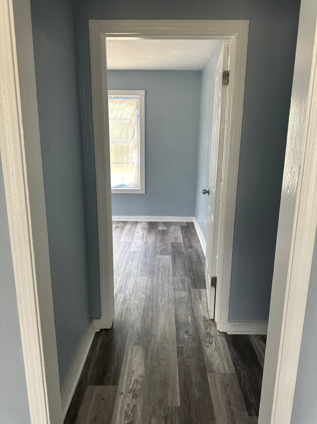 Building Photo - 2 Bed 1 Bath - House