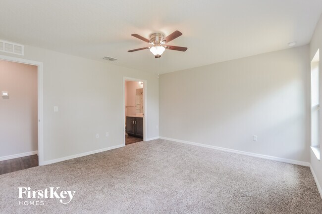 Building Photo - 882 N Fairbanks Dr