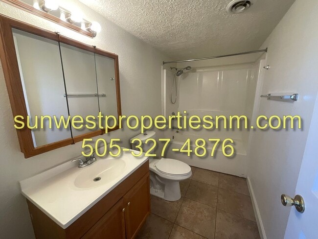 Building Photo - 2 Bed, 1 Bath Home in Bloomfield