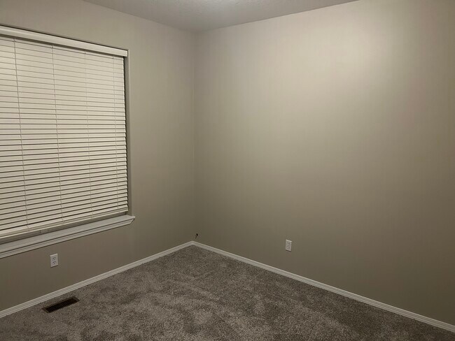 Building Photo - 1146 Elm St NW