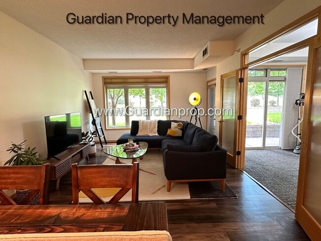 Building Photo - St Louis Park Condo, Ground Level Walk Out...
