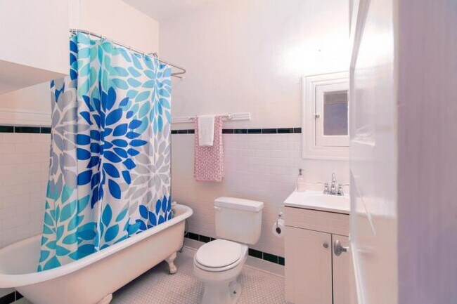 Building Photo - 1 bedroom in seattle WA 98122