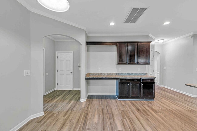 Building Photo - 601 Winfall Dr