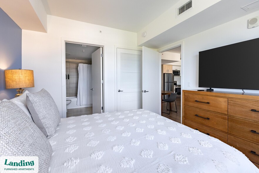 Primary Photo - 200 NE 1st Ave