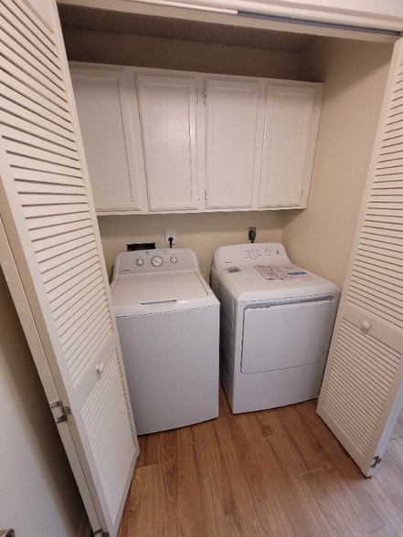 Building Photo - 6303 Windsor Castle