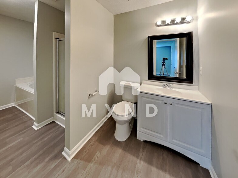 Building Photo - 4828 Royal Run Dr