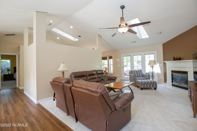 Building Photo - 127 Pine Lake Dr