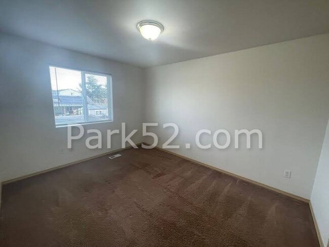 Building Photo - 4 Bedroom 2.5 Bathroom Single Family Home in Tacoma!