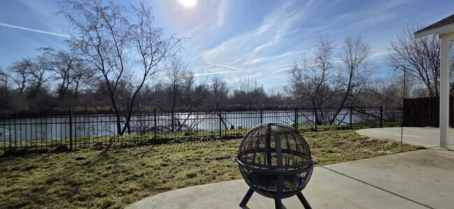 Building Photo - 157 E Murtaugh Lake Dr