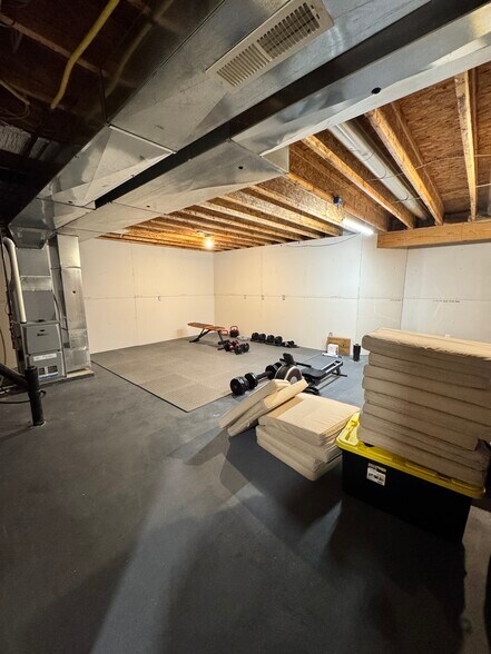 Building Photo - 18025 Lisbon Dr